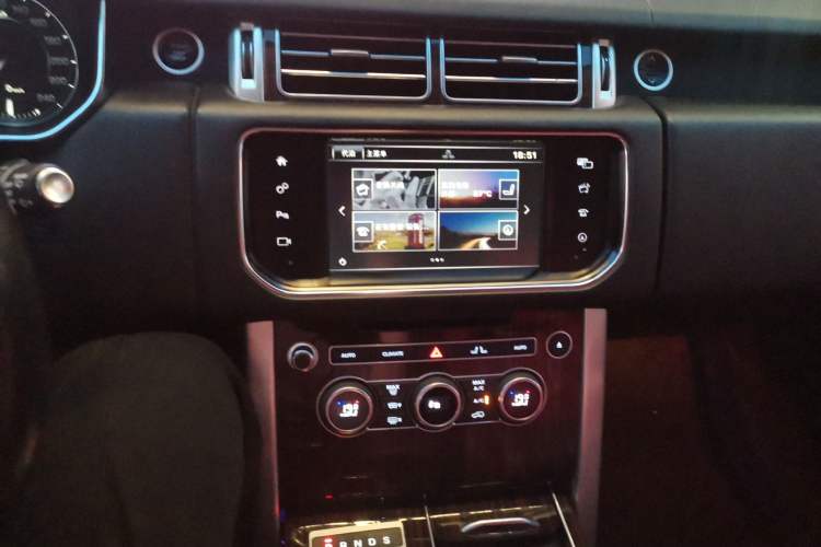 Used Land Rover Range 2016 3.0 SC V6 Vogue SE Long-Wheelbase Edition Audio And AC Panel