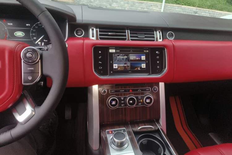 Used Land Rover Range 2016 3.0 SC V6 Vogue Extended Version Audio And AC Panel