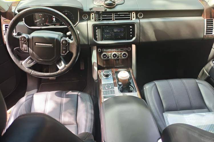 Used Land Rover Range 2016 3.0 SC V6 Vogue Extended Version Center Console