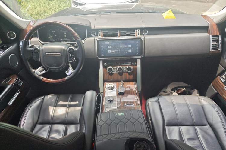 Used Land Rover Range 2016 3.0 SC V6 Vogue SE Long-Wheelbase Edition Center Console