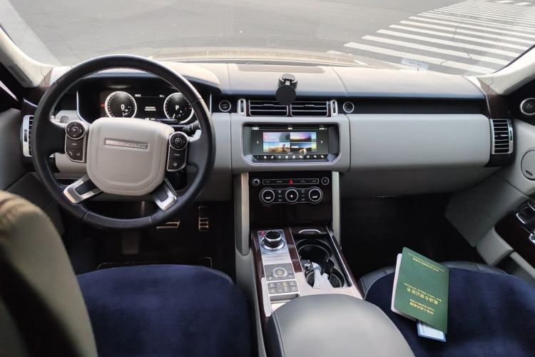 Used Land Rover Range 2016 3.0 SC V6 Vogue SE Prestige Extended-Wheelbase Model Center Console