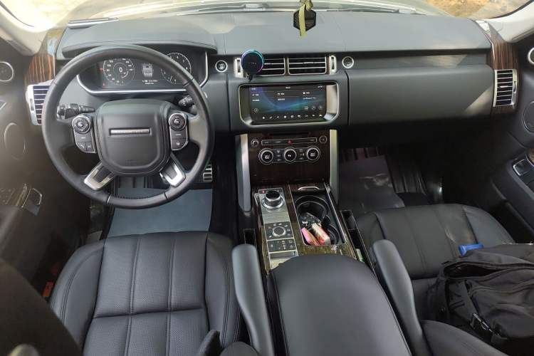 Used Land Rover Range 2016 3.0 SC V6 Vogue Center Console