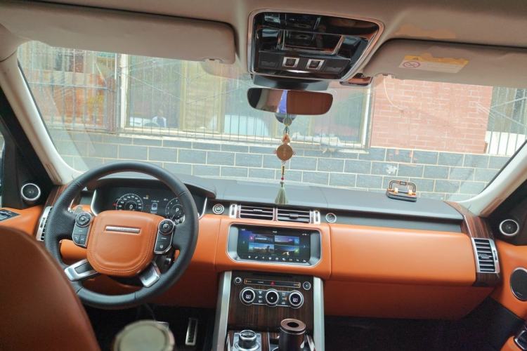 Used Land Rover Range 2016 3.0 SC V6 Vogue Center Console