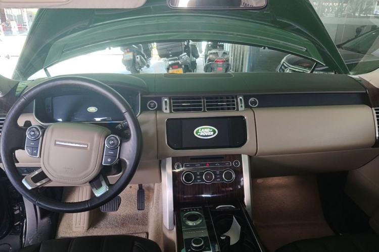 Used Land Rover Range 2016 3.0 SC V6 Vogue Center Console