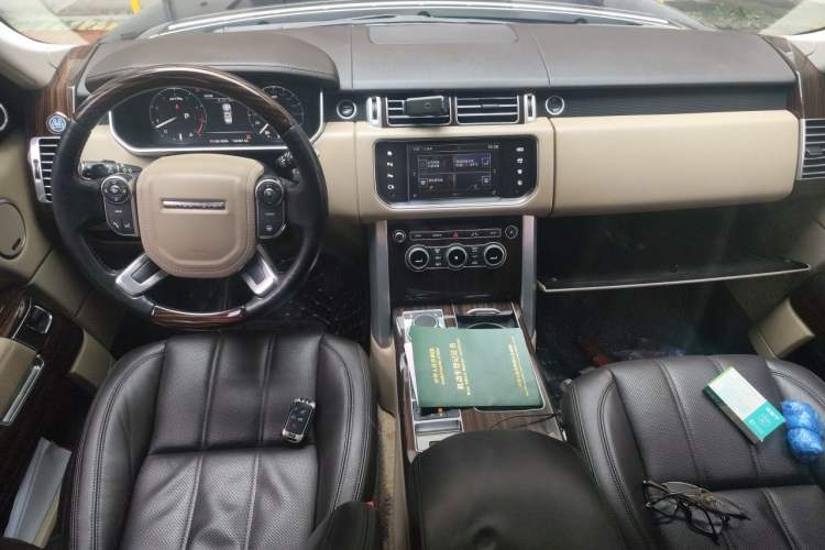 Used Land Rover Range 2016 3.0 SC V6 Vogue Center Console