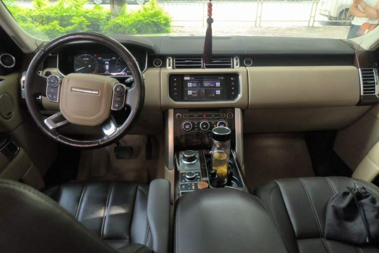 Used Land Rover Range 2016 3.0 SC V6 Vogue Extended Version Center Console