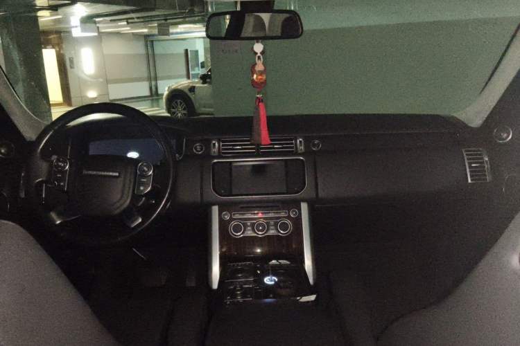 Used Land Rover Range 2016 3.0 SC V6 Vogue Extended Version Center Console