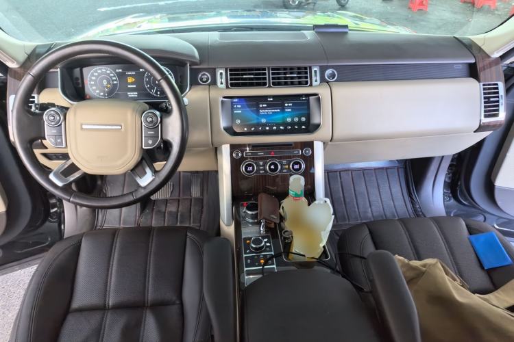 Used Land Rover Range 2016 3.0 SC V6 Vogue Extended Version Center Console