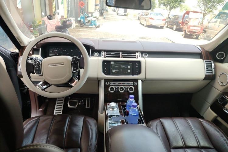 Used Land Rover Range 2016 5.0 SC V8 AB Prestige Extended Version Center Console