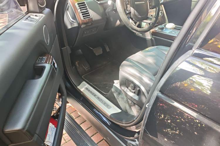 Used Land Rover Range 2016 3.0 SC V6 Vogue Extended Version Driver Seat