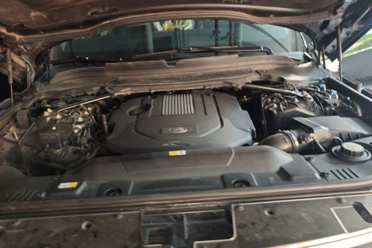 Used Land Rover Range  Engine Bay