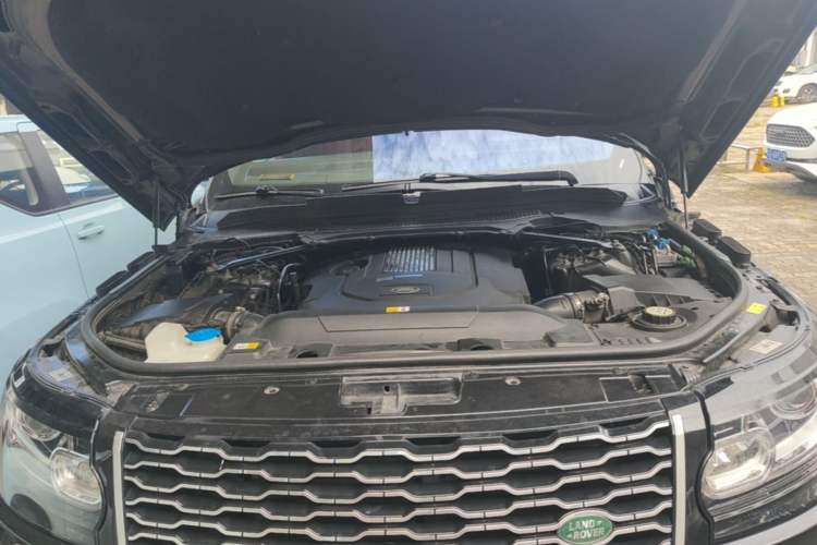 Used Land Rover Range 2016 3.0 TDV6 Hybrid Vogue SE Long-Wheelbase Edition Engine Bay