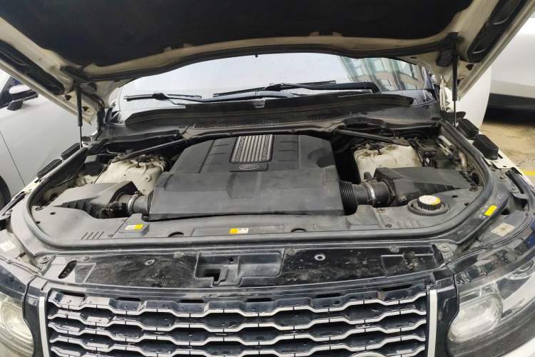 Used Land Rover Range 2016 3.0 SC V6 Vogue Extended Version Engine Bay