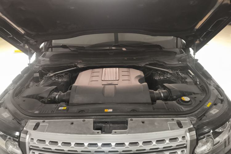 Used Land Rover Range 2016 3.0 SC V6 Vogue Extended Version Engine Bay
