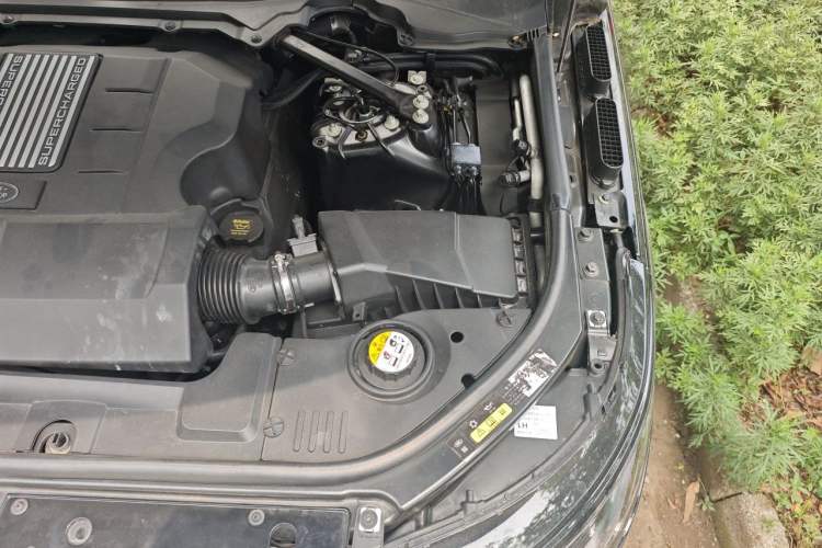 Used Land Rover Range 2016 3.0 SC V6 Vogue SE Long-Wheelbase Edition Engine Bay Left