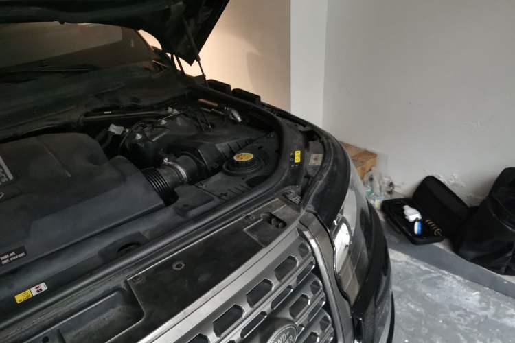 Used Land Rover Range  Engine Bay Left