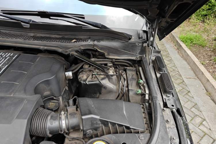 Used Land Rover Range  Engine Bay Left