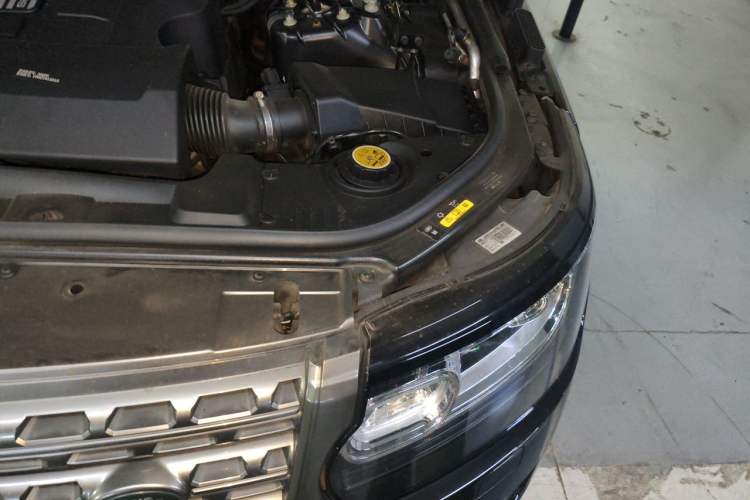 Used Land Rover Range  Engine Bay Left