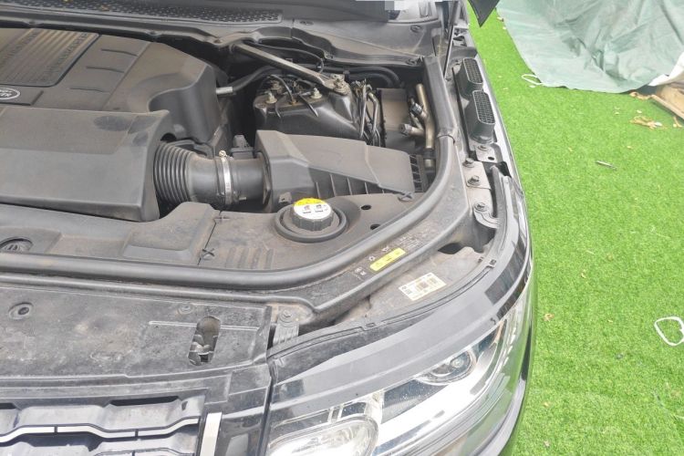 Used Land Rover Range 2016 3.0 SC V6 Vogue Extended Version Engine Bay Left