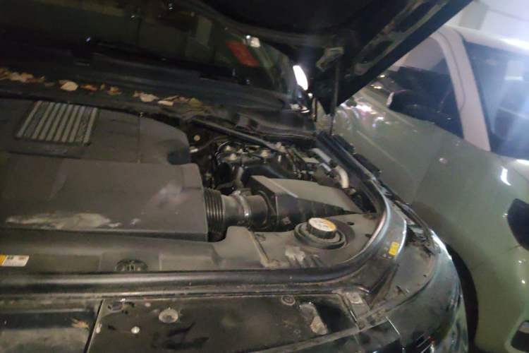 Used Land Rover Range 2016 3.0 SC V6 Vogue Extended Version Engine Bay Left