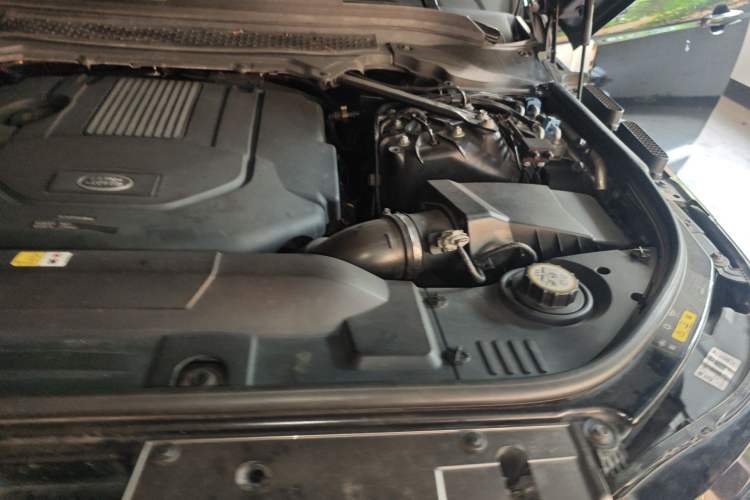 Used Land Rover Range  Engine Bay Left