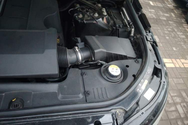 Used Land Rover Range 2016 3.0 SC V6 Vogue Extended Version Engine Bay Left