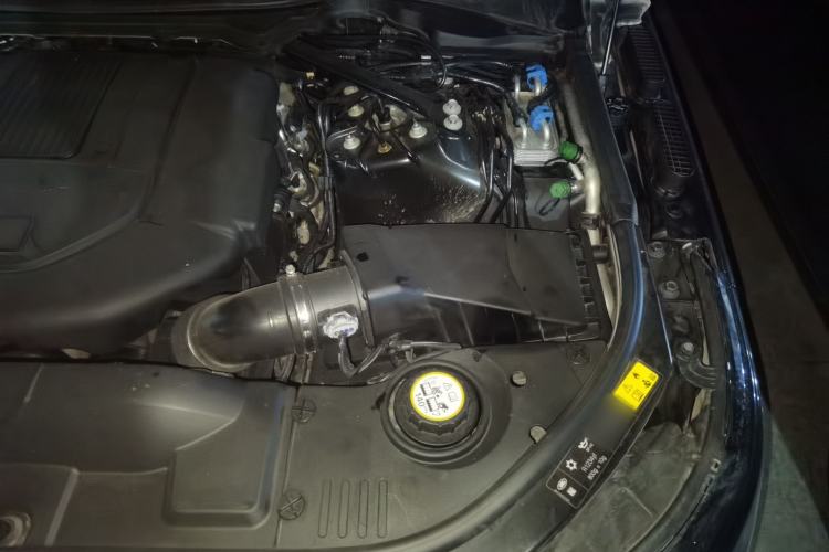 Used Land Rover Range  Engine Bay Left