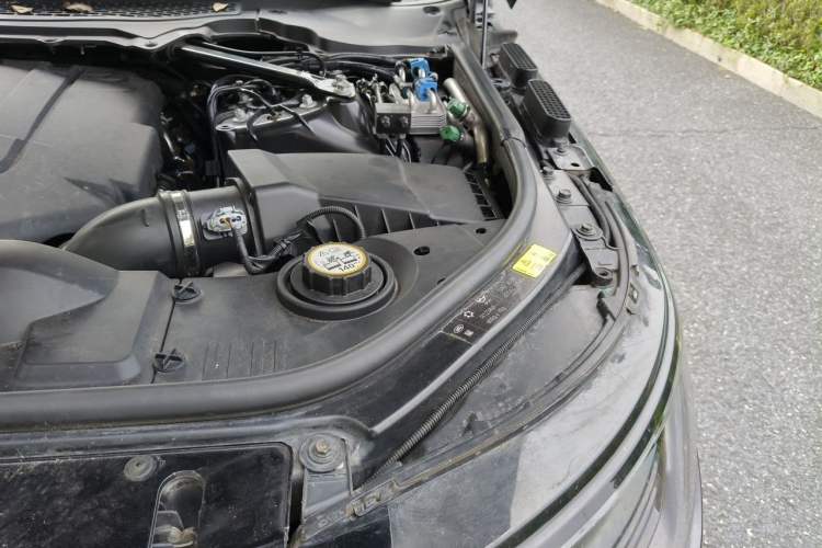 Used Land Rover Range  Engine Bay Left