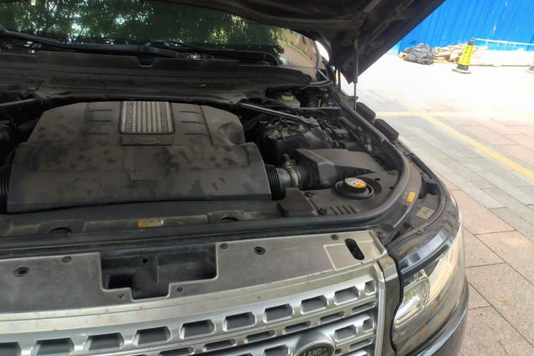 Used Land Rover Range 2016 3.0 SC V6 Vogue Extended Version Engine Bay Left