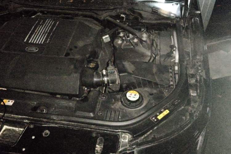 Used Land Rover Range 2016 3.0 SC V6 Vogue Extended Version Engine Bay Left