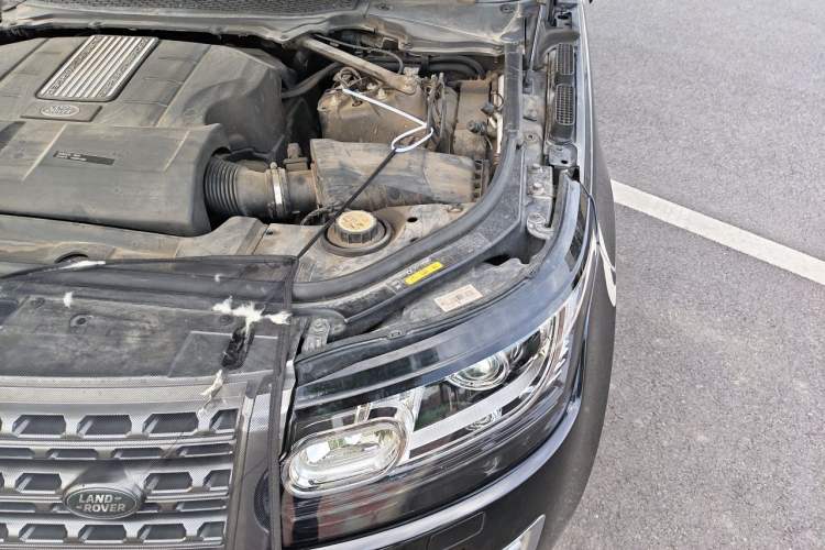 Used Land Rover Range  Engine Bay Left