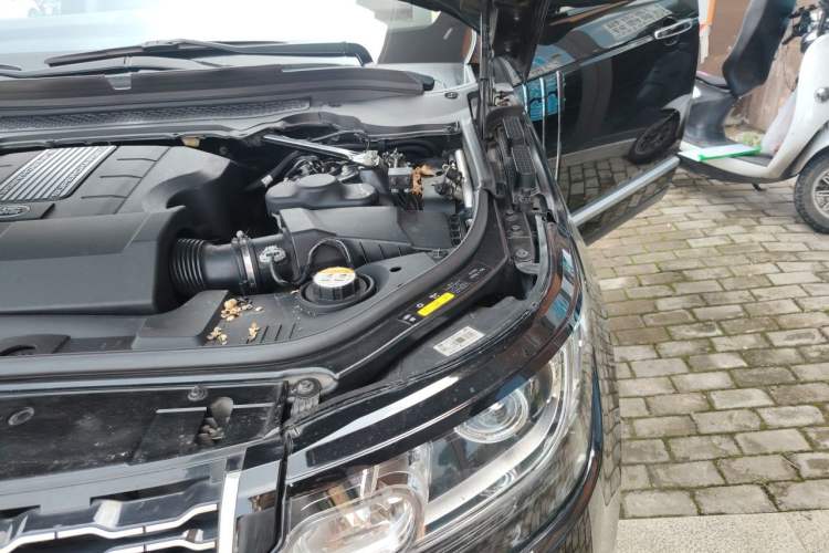 Used Land Rover Range 2016 5.0 SC V8 AB Prestige Extended Version Engine Bay Left