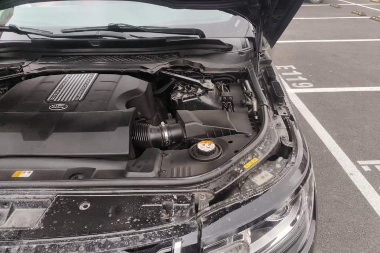 Used Land Rover Range 2016 3.0 SC V6 Vogue Extended Version Engine Bay Left