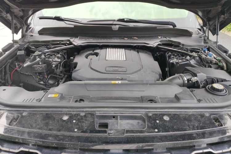 Used Land Rover Range  Engine Bay