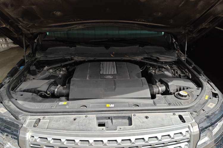 Used Land Rover Range 2016 3.0 SC V6 Vogue Extended Version Engine Bay