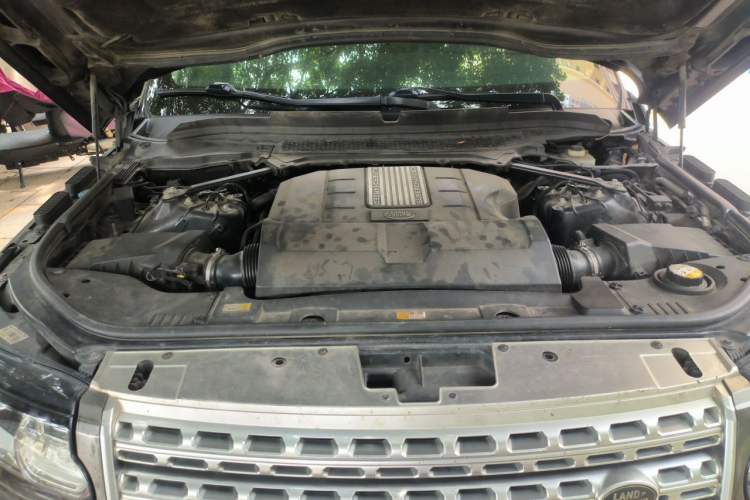 Used Land Rover Range 2016 3.0 SC V6 Vogue Extended Version Engine Bay