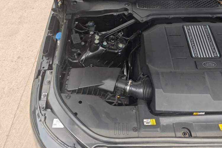 Used Land Rover Range 2016 3.0 SC V6 Vogue SE Long-Wheelbase Edition Engine Bay Right