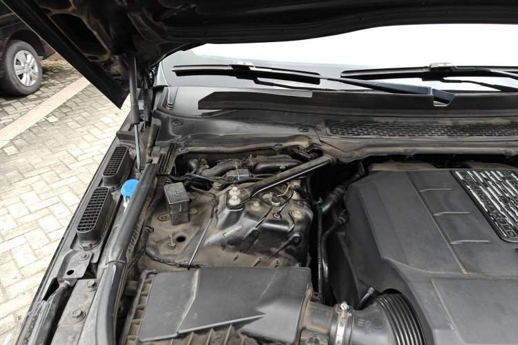 Used Land Rover Range  Engine Bay Right