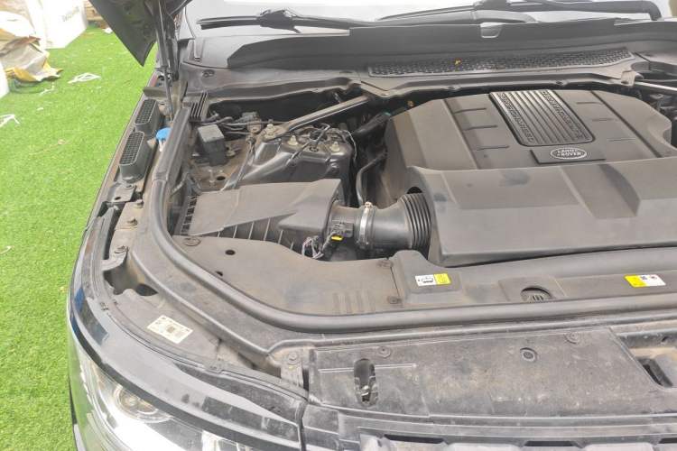 Used Land Rover Range 2016 3.0 SC V6 Vogue Extended Version Engine Bay Right
