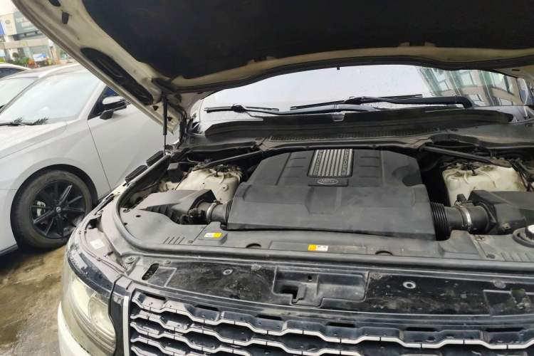 Used Land Rover Range 2016 3.0 SC V6 Vogue Extended Version Engine Bay Right
