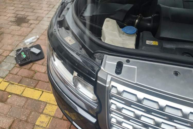 Used Land Rover Range 2016 3.0 SC V6 Vogue Engine Bay Right
