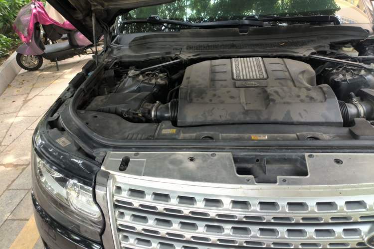 Used Land Rover Range 2016 3.0 SC V6 Vogue Extended Version Engine Bay Right