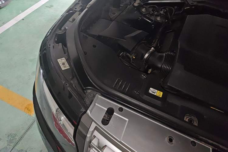 Used Land Rover Range 2016 3.0 SC V6 Vogue SE Long-Wheelbase Edition Engine Bay Right