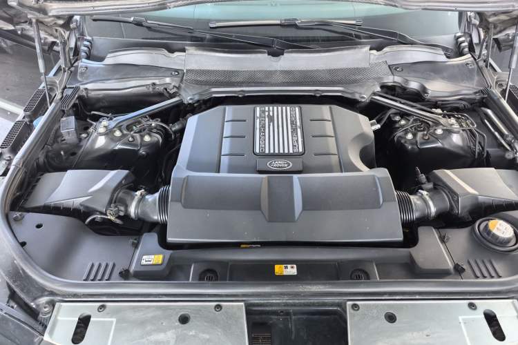 Used Land Rover Range 2016 3.0 SC V6 Vogue Extended Version Engine Bay