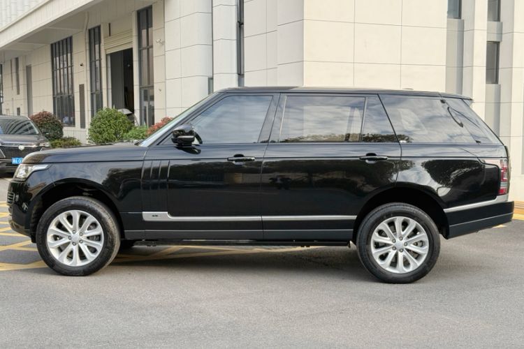 Used Land Rover Range 2016 3.0 SC V6 Vogue Extended Version Exterior 3
