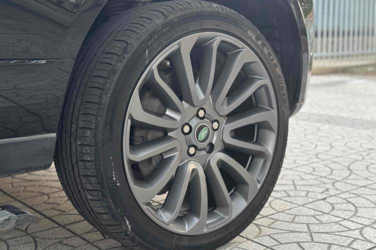 Used Land Rover Range 2016 3.0 SC V6 Vogue Extended Version Exterior 4