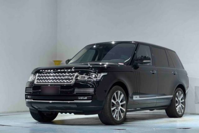 Ojetý Land Rover Range 2016 5.0 SC V8 AB Prestige Extended Version