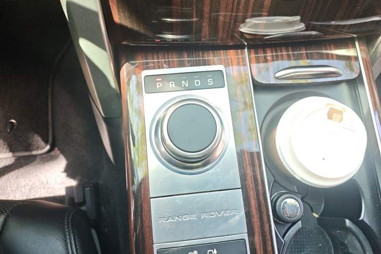 Used Land Rover Range 2016 3.0 SC V6 Vogue Extended Version Gear Lever