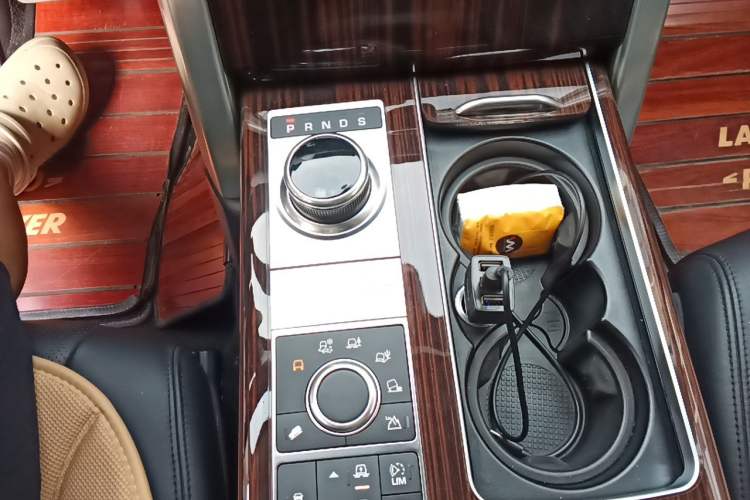 Used Land Rover Range 2016 3.0 SC V6 Vogue Extended Version Gear Lever