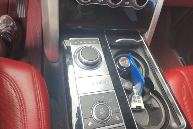 Used Land Rover Range 2016 3.0 TDV6 Hybrid Vogue SE Long-Wheelbase Edition Gear Lever